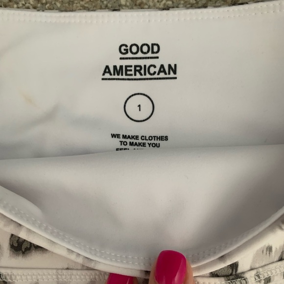 Good American Shining Leopard Leggings in Grey/Black/White. Size 1 (Small). - Picture 6 of 7